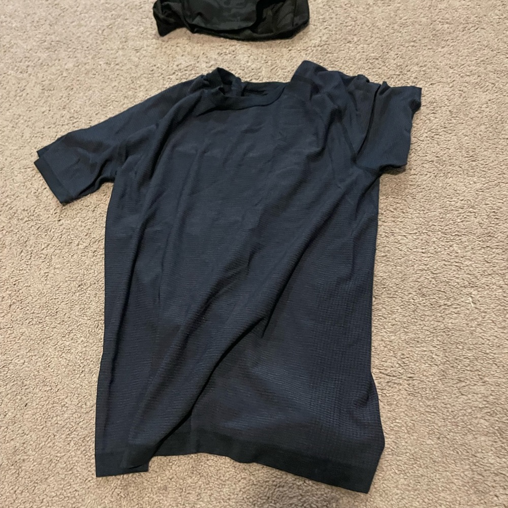 mens lululemon. metal vent tech tshirt
